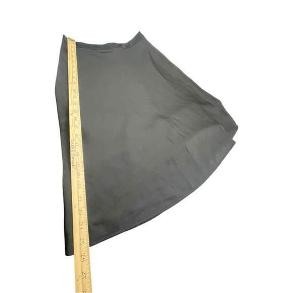 Liz Claiborne CAREER Elegant Black Skirt Size: 6 - Picture 2 of 6